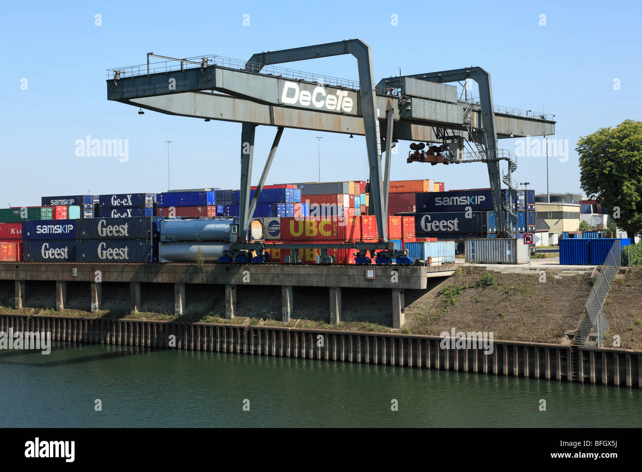 D-Duisburg, Rhine, Lower Rhine, Ruhr area, North Rhine-Westphalia, D-Duisburg-Ruhrort, harbour Duisburg, Ruhr port, Vincke Canal, container port, container terminal, Route of Industrial Heritage Stock Photo