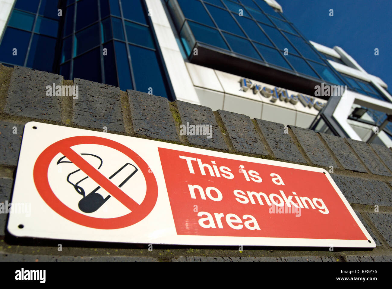Smoking outside office hires stock photography and images Alamy