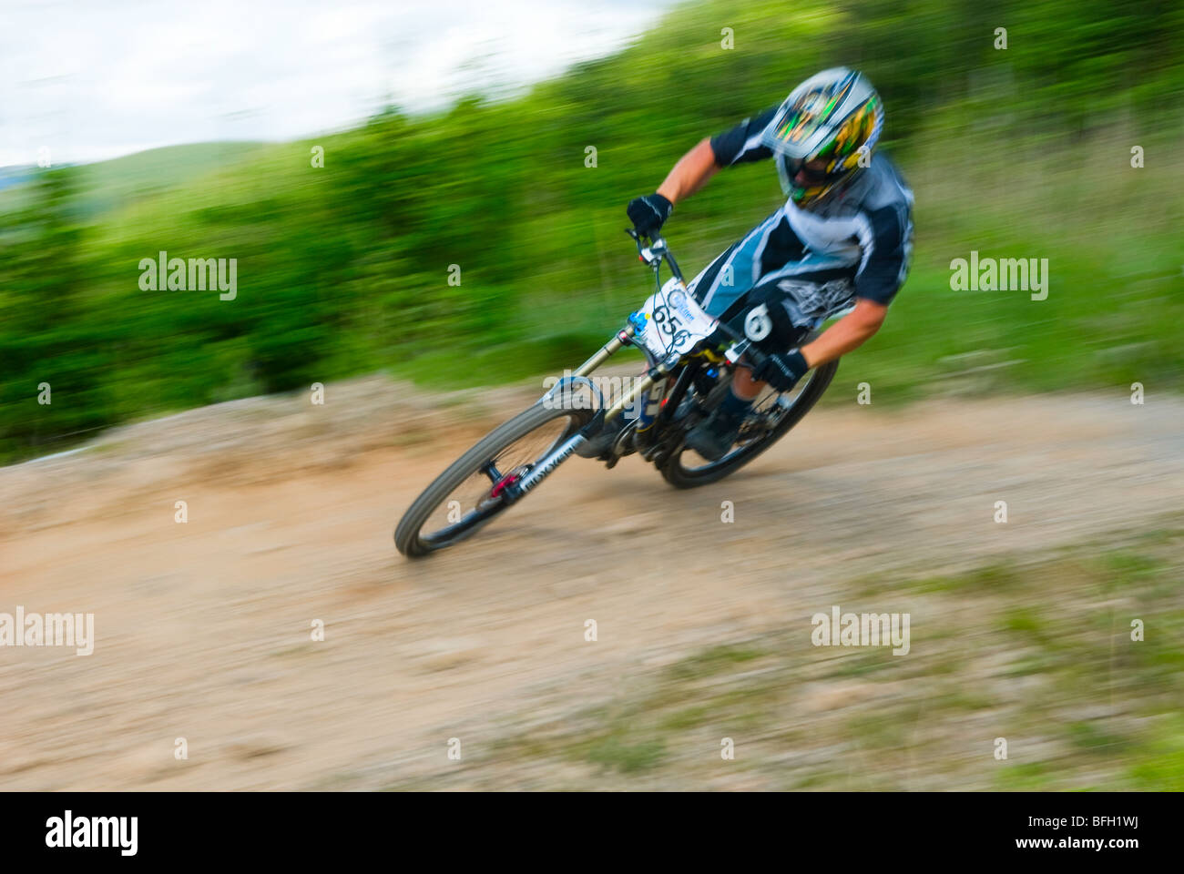 downhill mountain bike racing