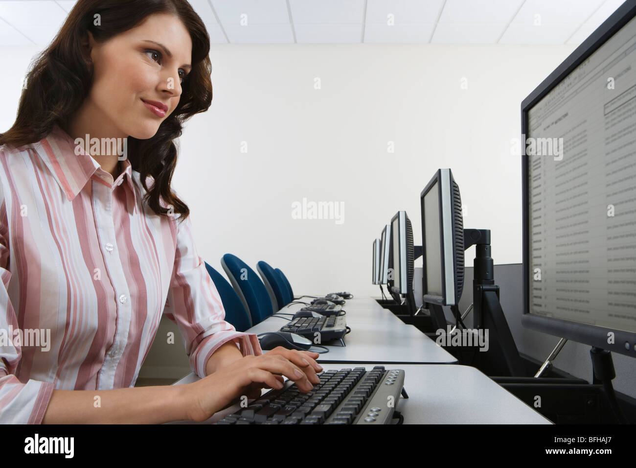Woman computer flat screen hi-res stock photography and images - Alamy