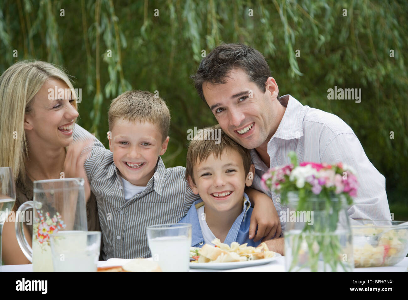 Group of children picnic park hi-res stock photography and images - Alamy