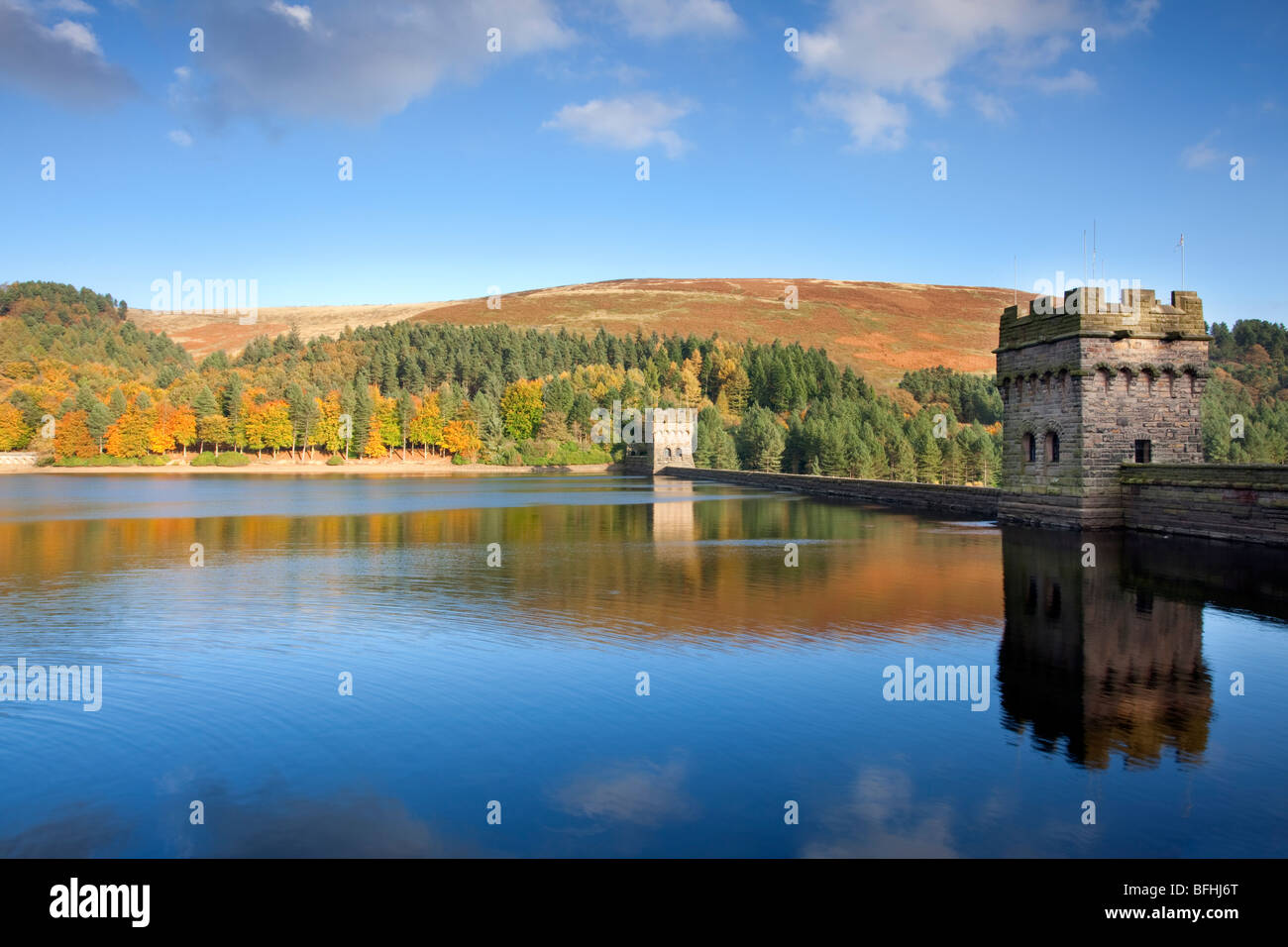 Derwent Reservoir Dam reflected in Derwent Reservoir in the Derwent Valley, Peak District, Derbyshire. Stock Photo