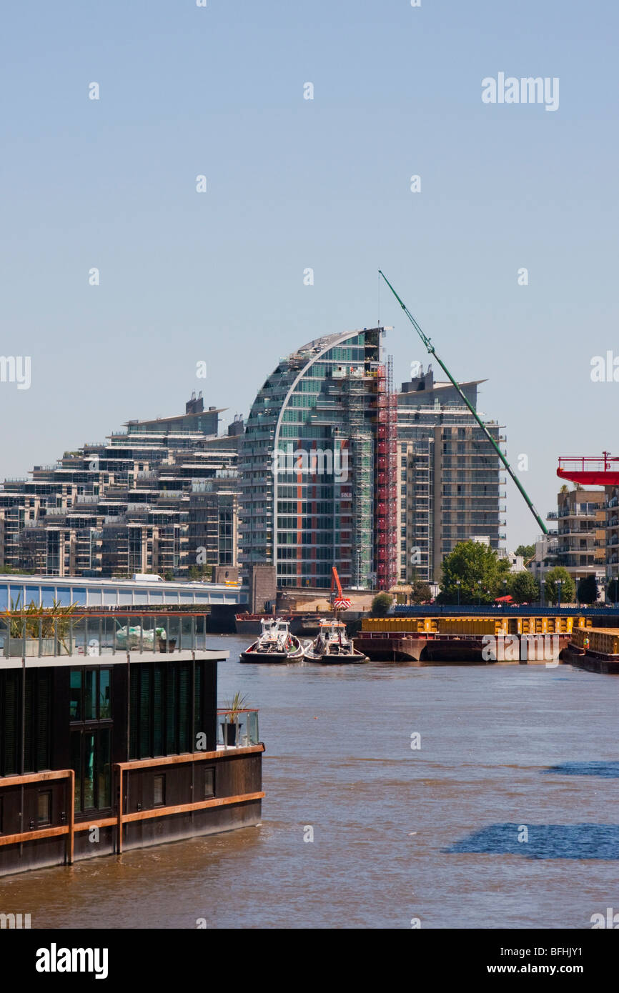 View from Wandsworth Pier on the River Thames, London England Stock Photo