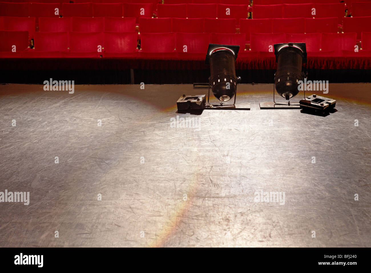 Empty stage spotlight hi-res stock photography and images - Alamy