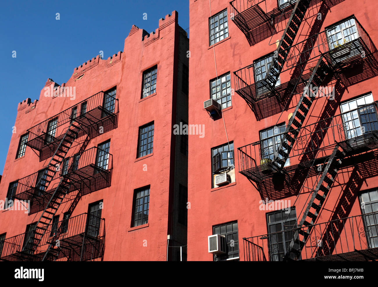 Apartment building in nyc Stock Photo Alamy