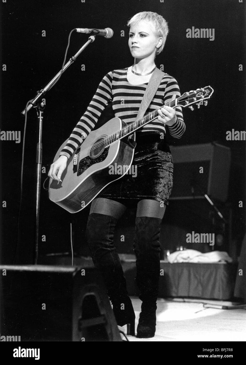 THE CRANBERRIES - UK pop rock group with Delores O'Riordan at the London Shepherds Bush Empire on 17 October 1994 Stock Photo