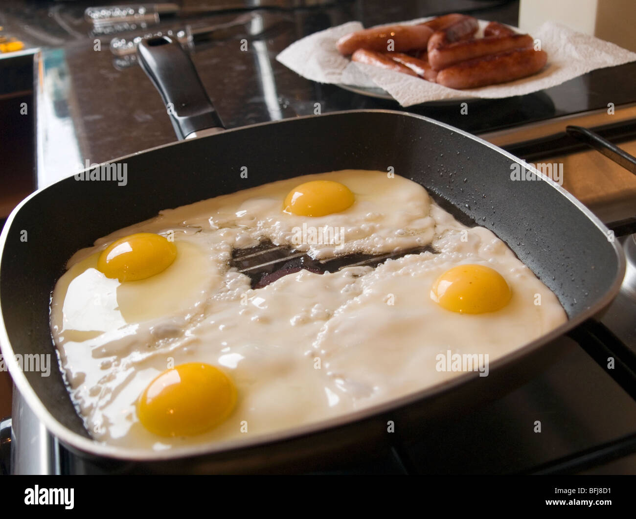 https://c8.alamy.com/comp/BFJ8D1/a-pan-of-fried-eggs-BFJ8D1.jpg