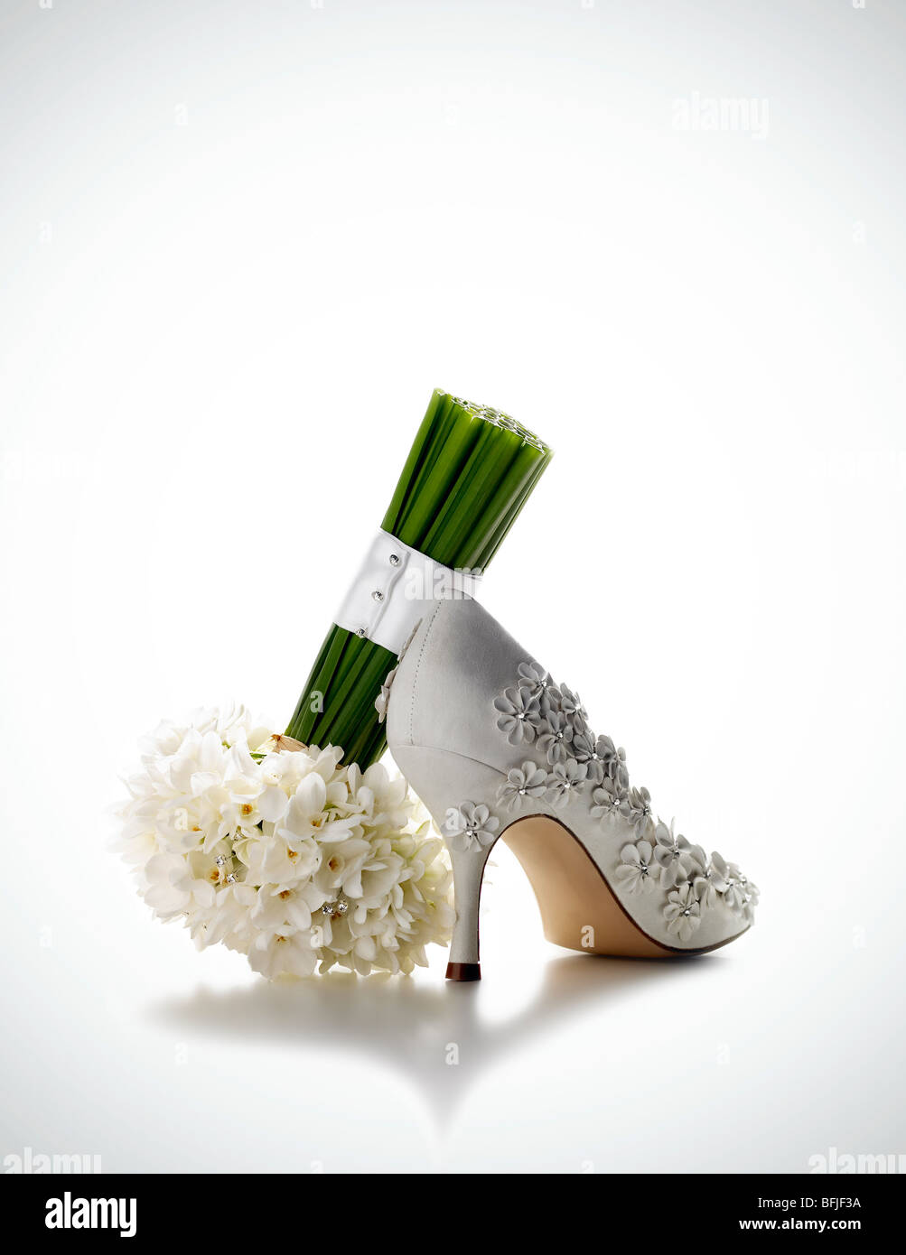 Fragrant Flowers - Embroidered Hanfu Bridal Shoes