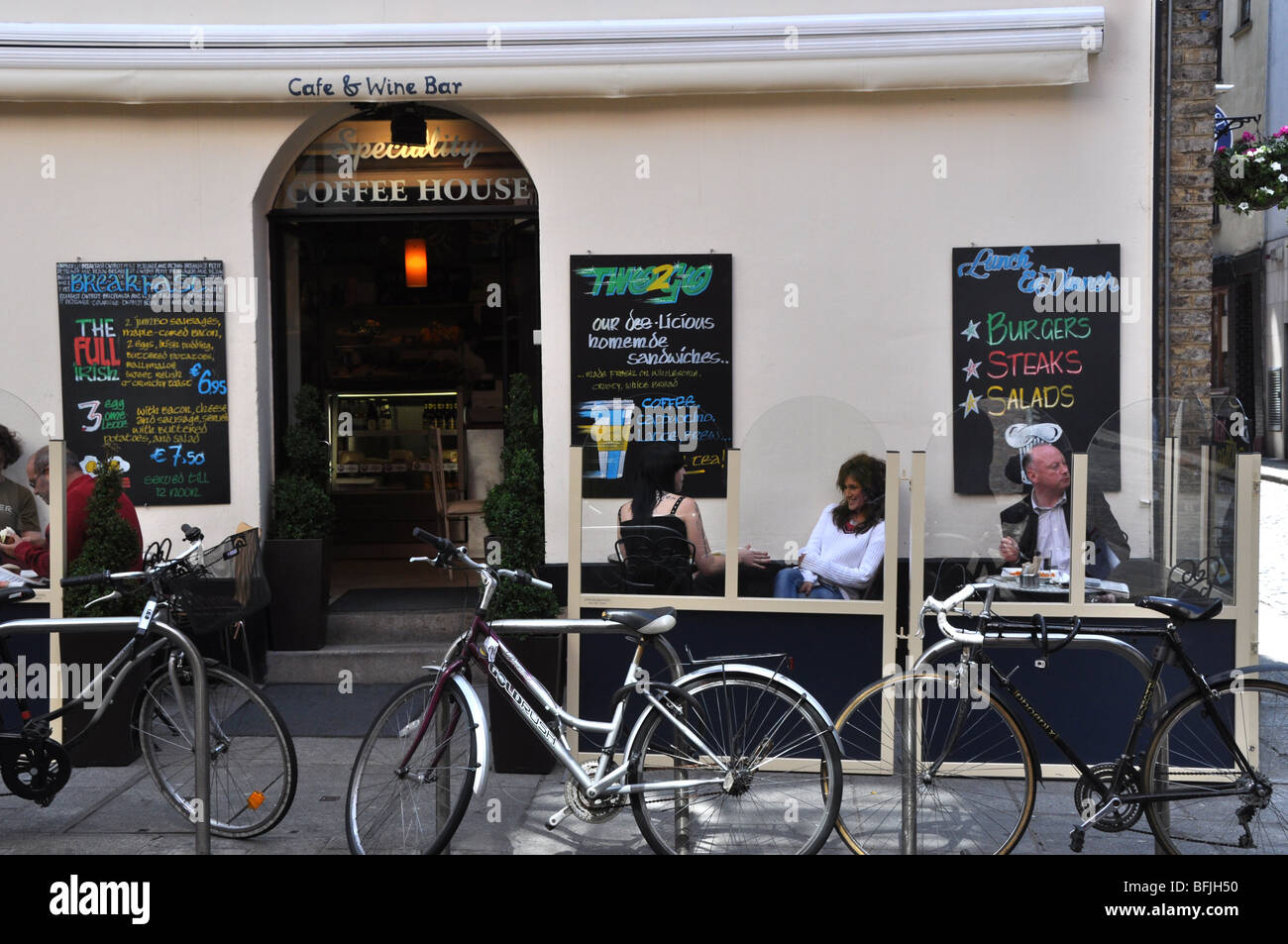 Historic bar dublin ireland hires stock photography and images Alamy