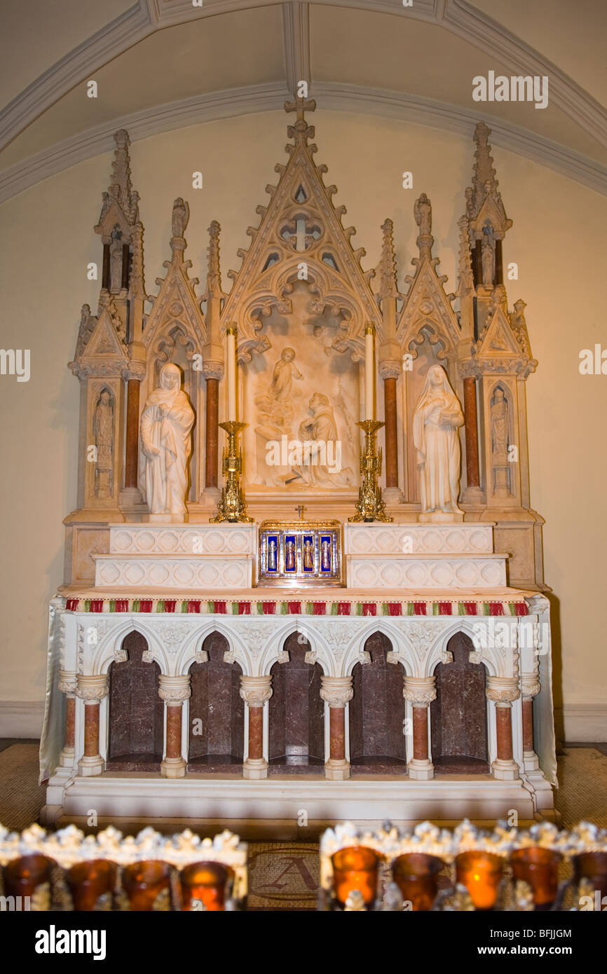 New York City , The Big Apple , interior St. Patrick's Cathedral , chapel altar of the missionary Saint Anthony of Padua Stock Photo