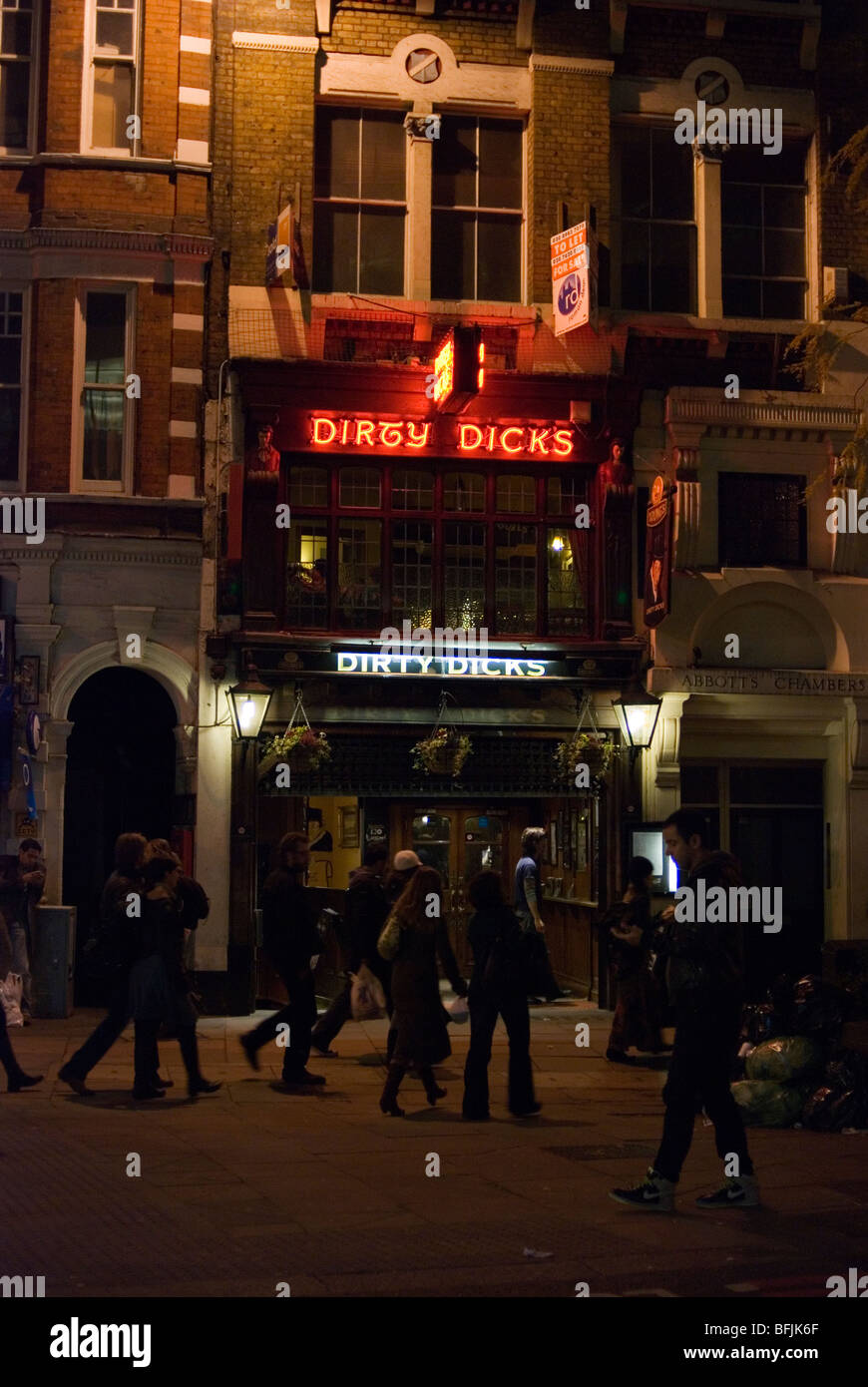 Dirty Dicks pub in Bishopsgate in evening, East End East London England UK Stock Photo