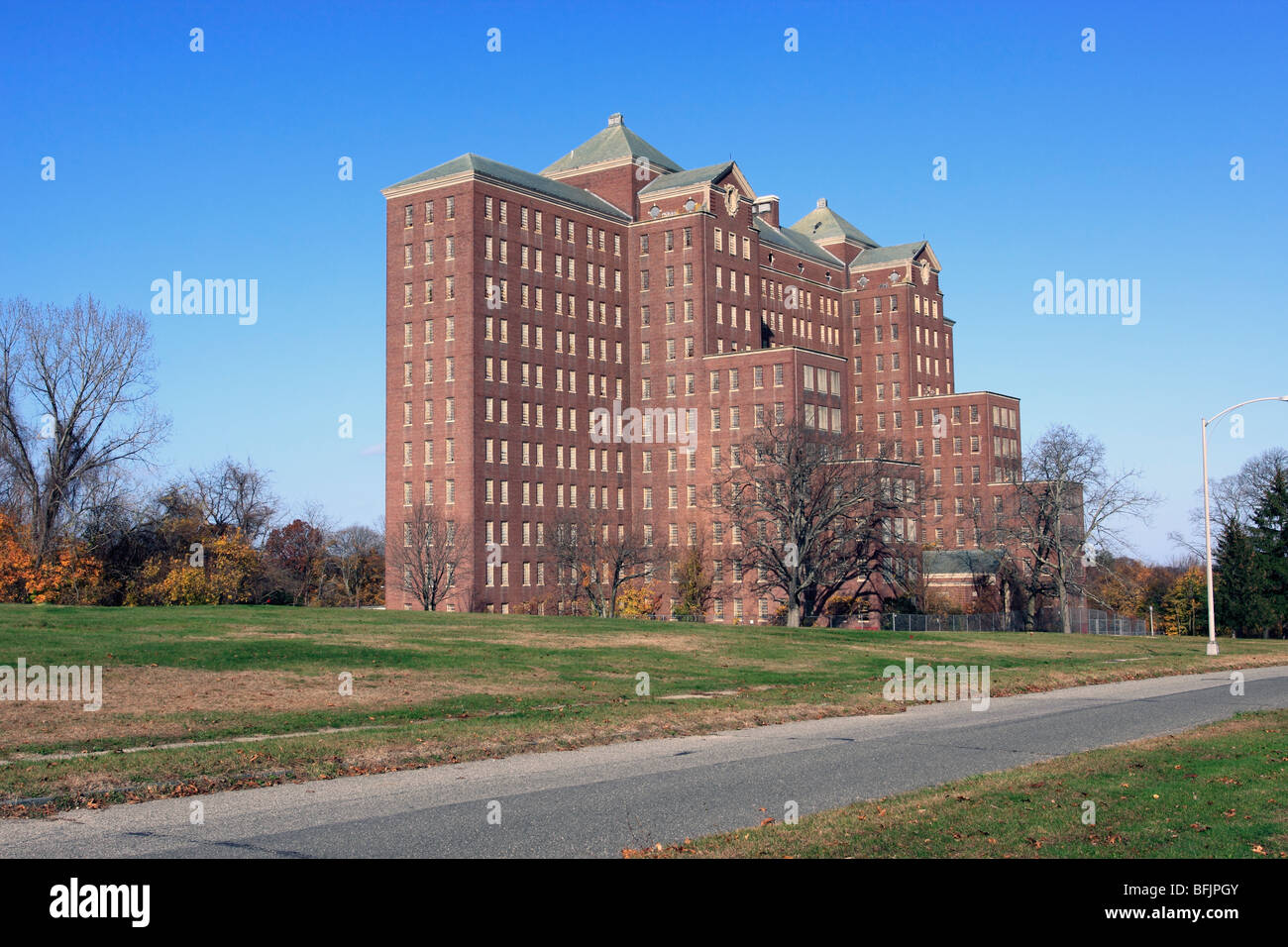 Building 93 at the abandoned Kings Park Psychiatric Hospital, Long
