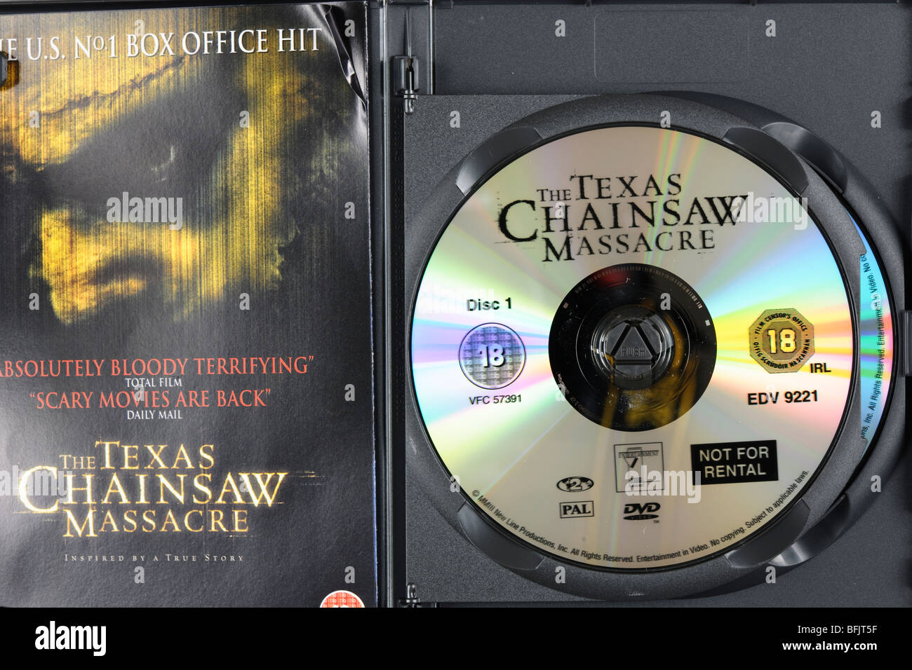 THE TEXAS CHAIN SAW MASSACRE DVD DISC BOX COVER. DISC AND BOX INTERIOR  Stock Photo - Alamy