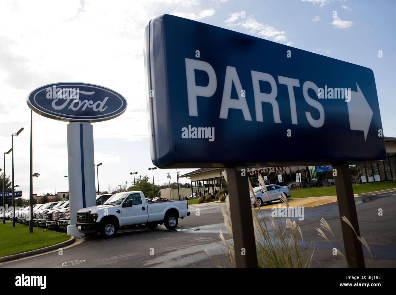 A Ford dealership in suburban Maryland Stock Photo Alamy