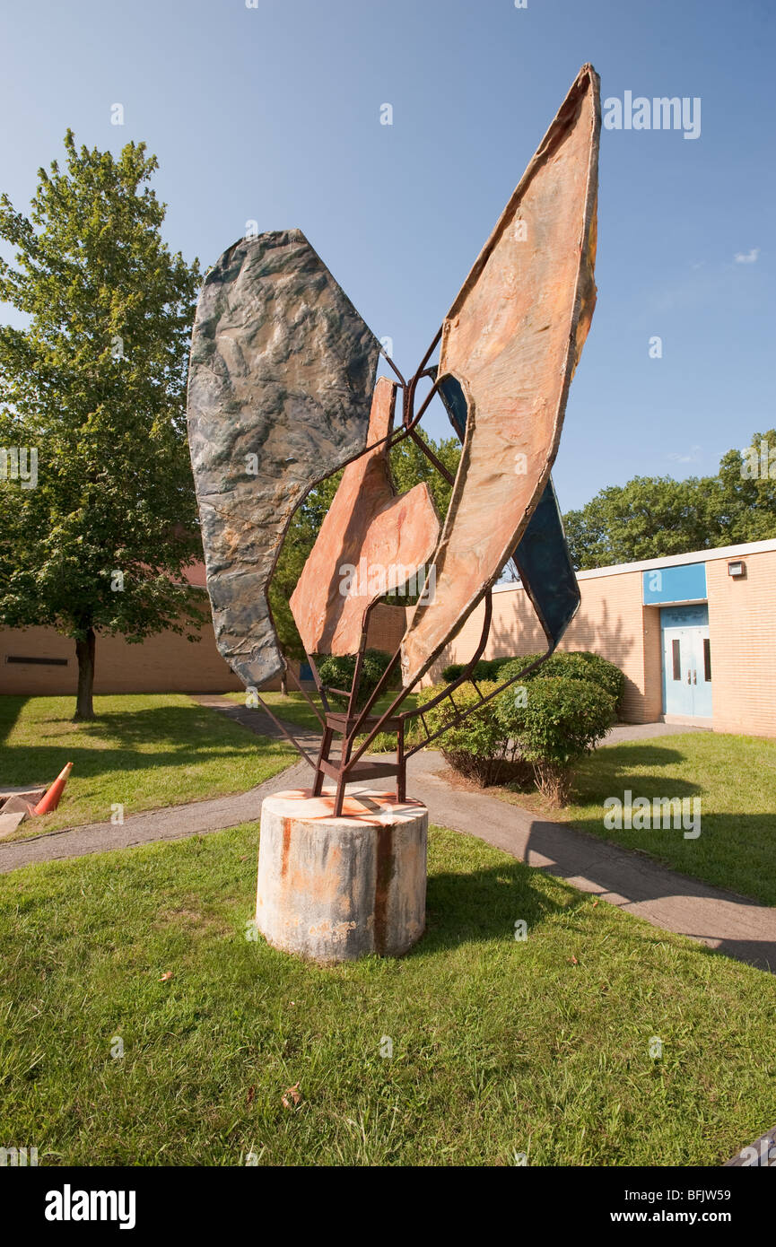 Sculpture in Baltimore UNTITLED and UNTITLED Woodholme Elementary/Middle School, 7300 Moyer Avenue 1969 Harry Hilson – Sculptor Stock Photo