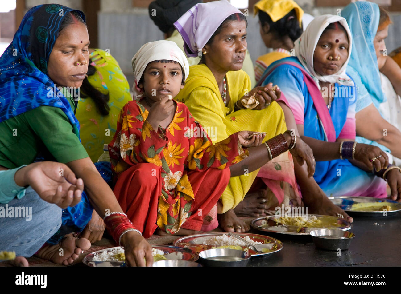 India people eating hands High Resolution Stock Photography and Images