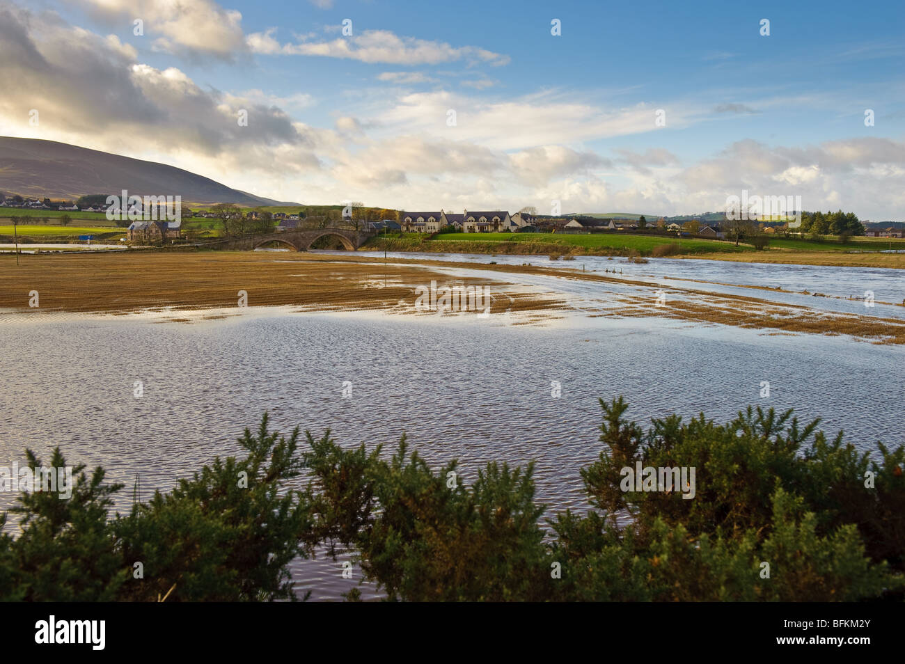 The river Clyde floods onto roads and farmland in South Lanarkshire, Scotland on 20th November 2009 Stock Photo