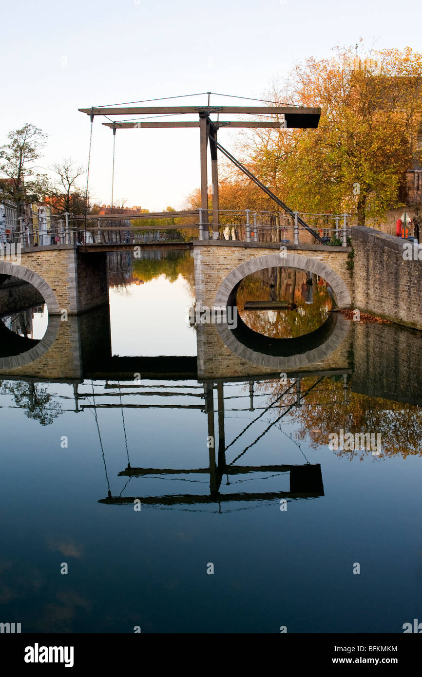 Canal view with drawbridge in the northeast of Bruges, Belgium.  Bridge links Langerei, left, with Potterierei, right. Stock Photo