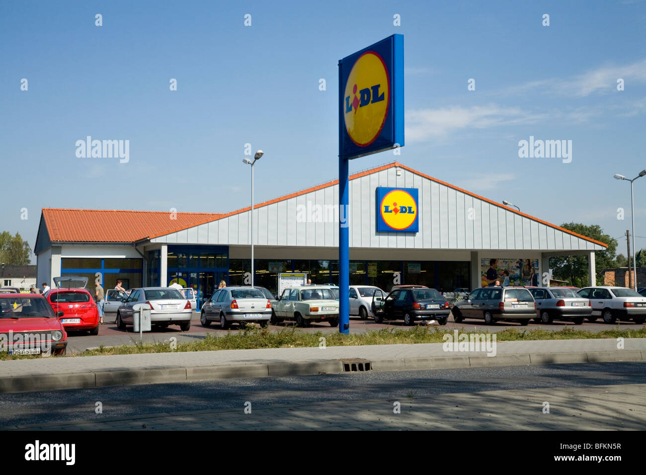 Lidl supermarket on a Polish road, in the town of Kedzierzyn-Kozle. Poland  Stock Photo - Alamy