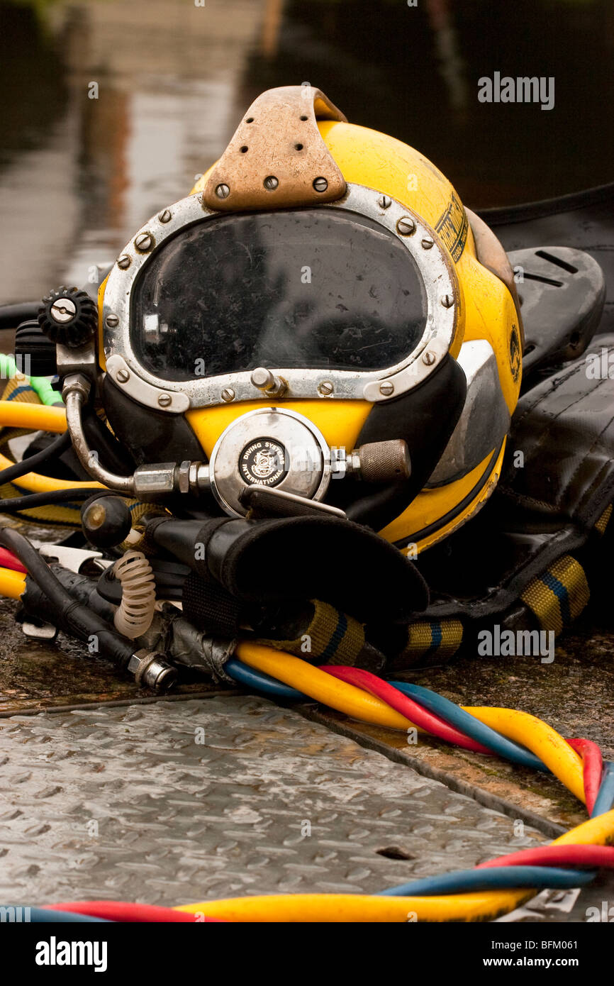Diving helmet hi-res stock photography and images - Alamy