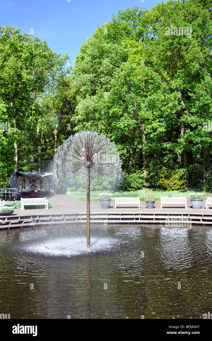 Fountain in pond hi-res stock photography and images - Alamy