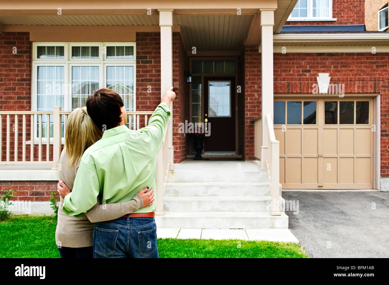 Suburbs front shopping hires stock photography and images Alamy
