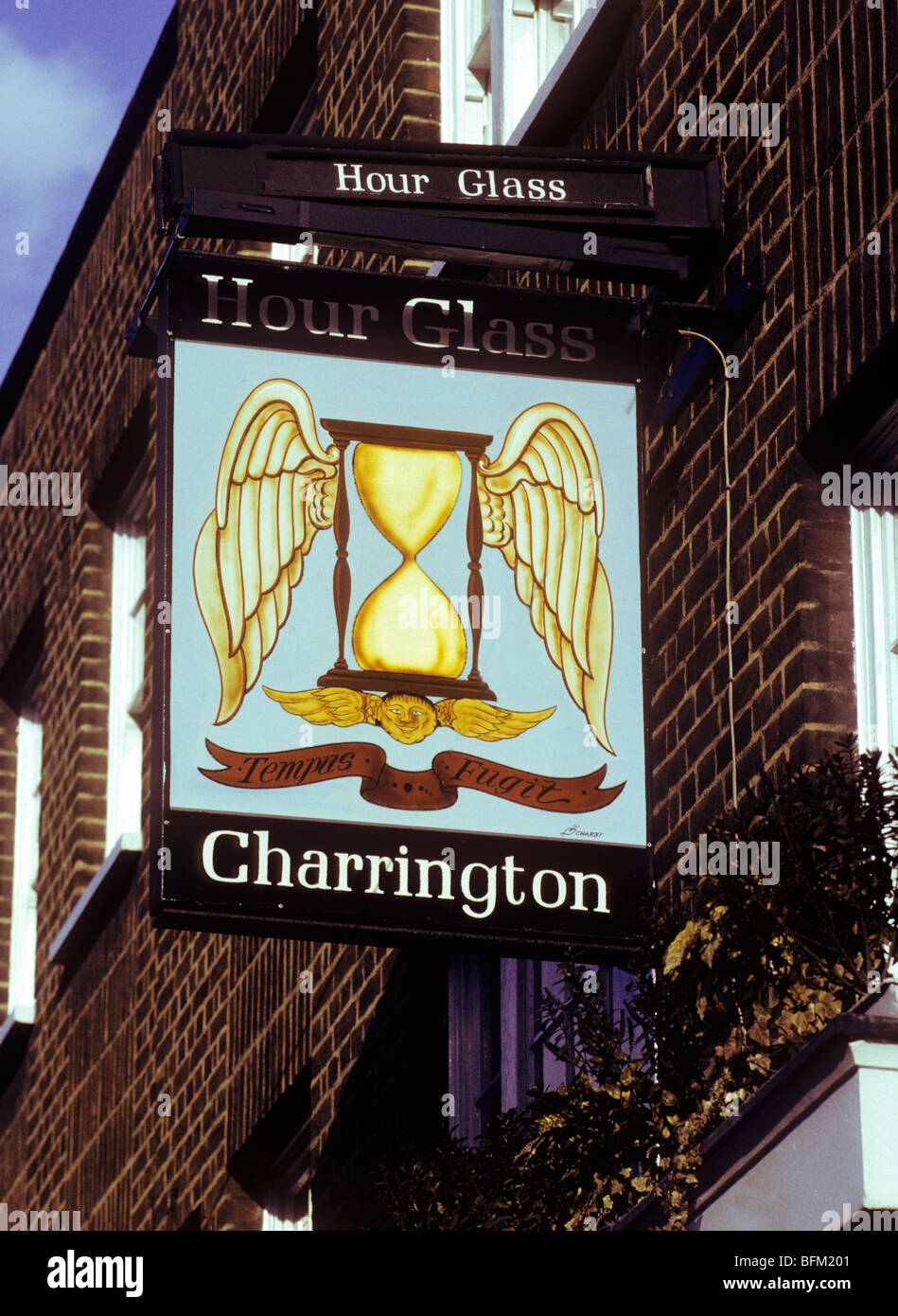 Hour Glass pub inn sign, London SW3 Tempus fugit Time flies English pubs inns signs England UK Charrington Charringtons Brewery Stock Photo