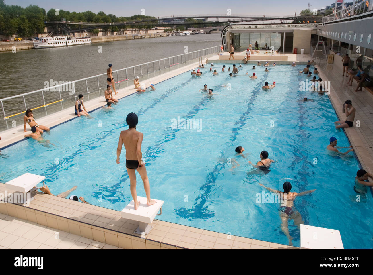 Piscine Josephine Baker Floating Swimming Pool In The Seine Paris