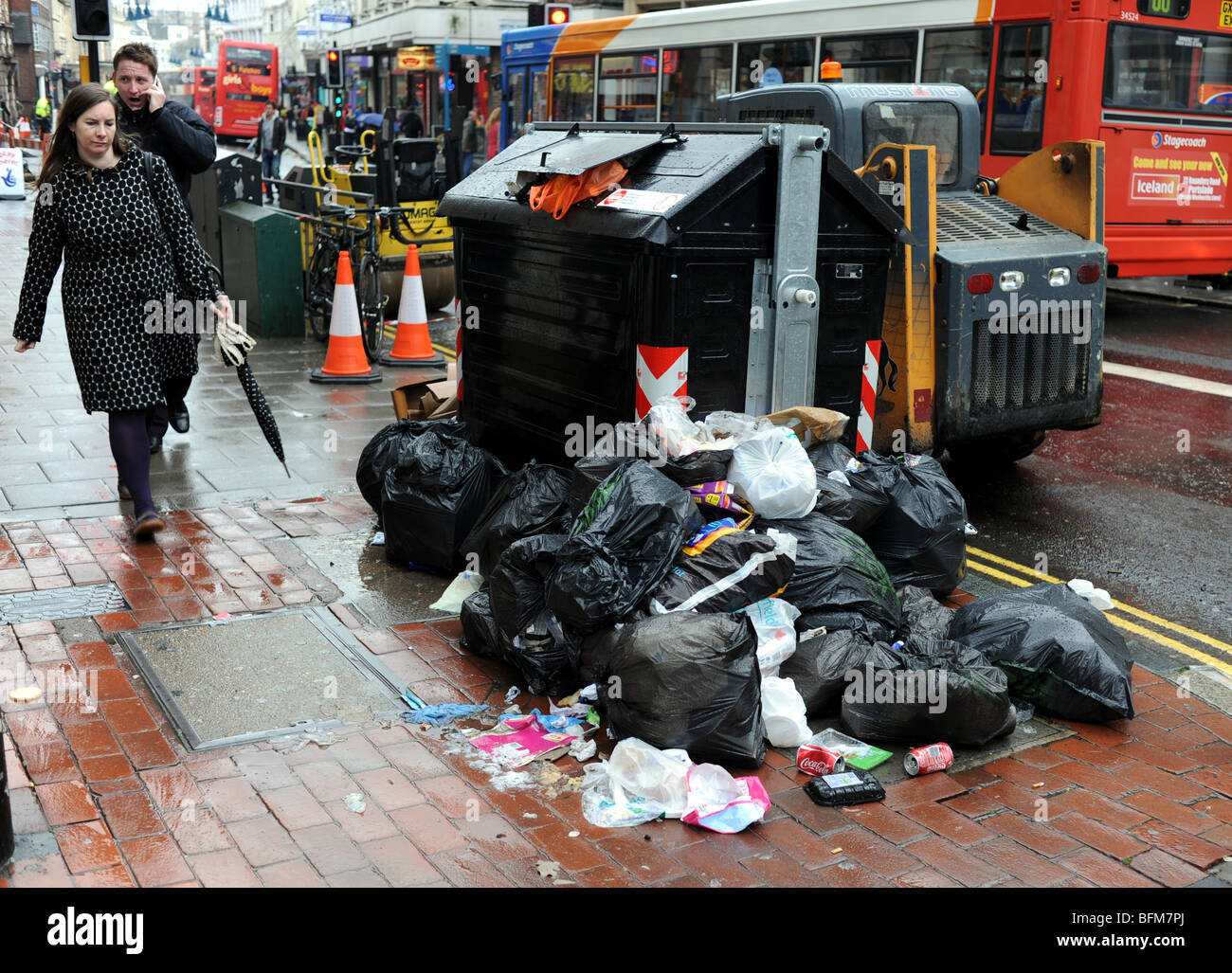 Rubbish strewn hires stock photography and images Alamy