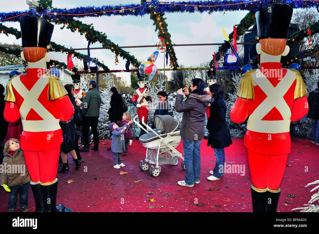Paris, France, Christmas Shopping, Family at Traditional Christmas Market on Avenue des Champs Elysees, Families at christmas Stock Photo