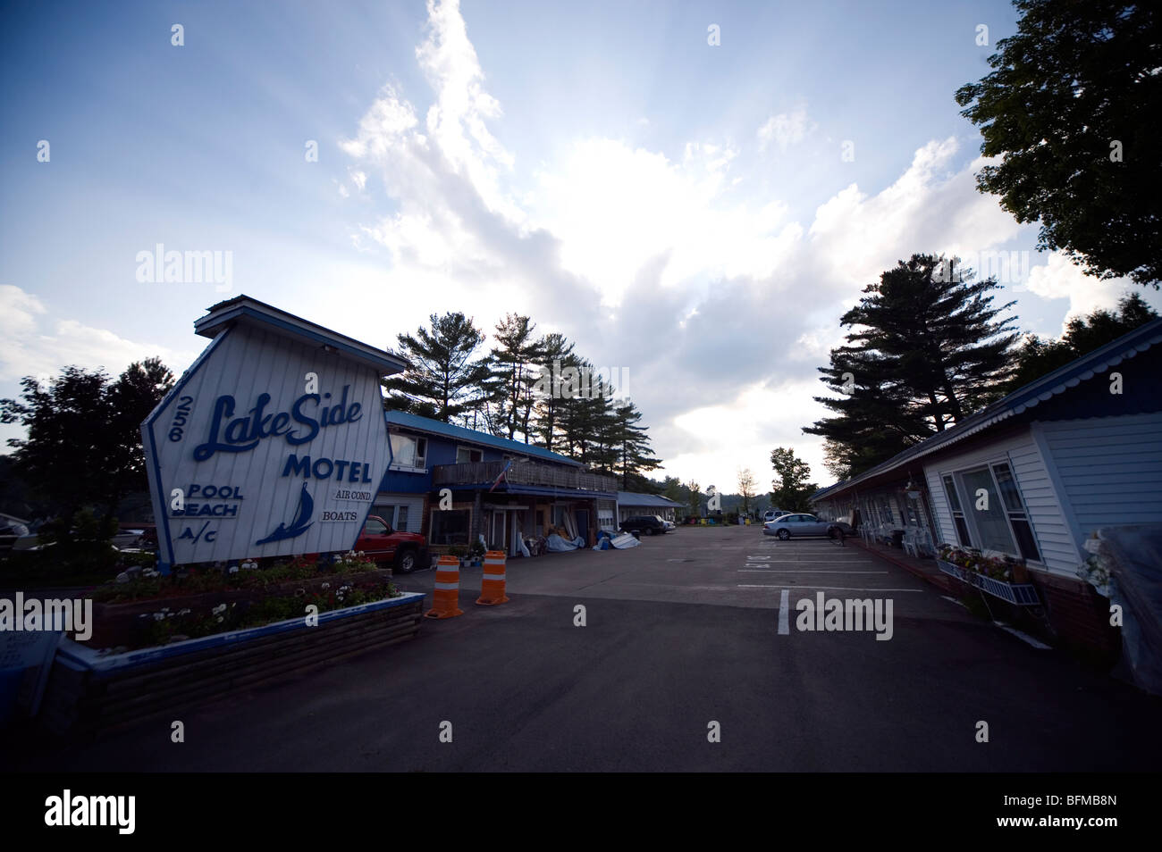 Motel in Lake Saranac, Adirondacks, New York State, USA Stock Photo - Alamy