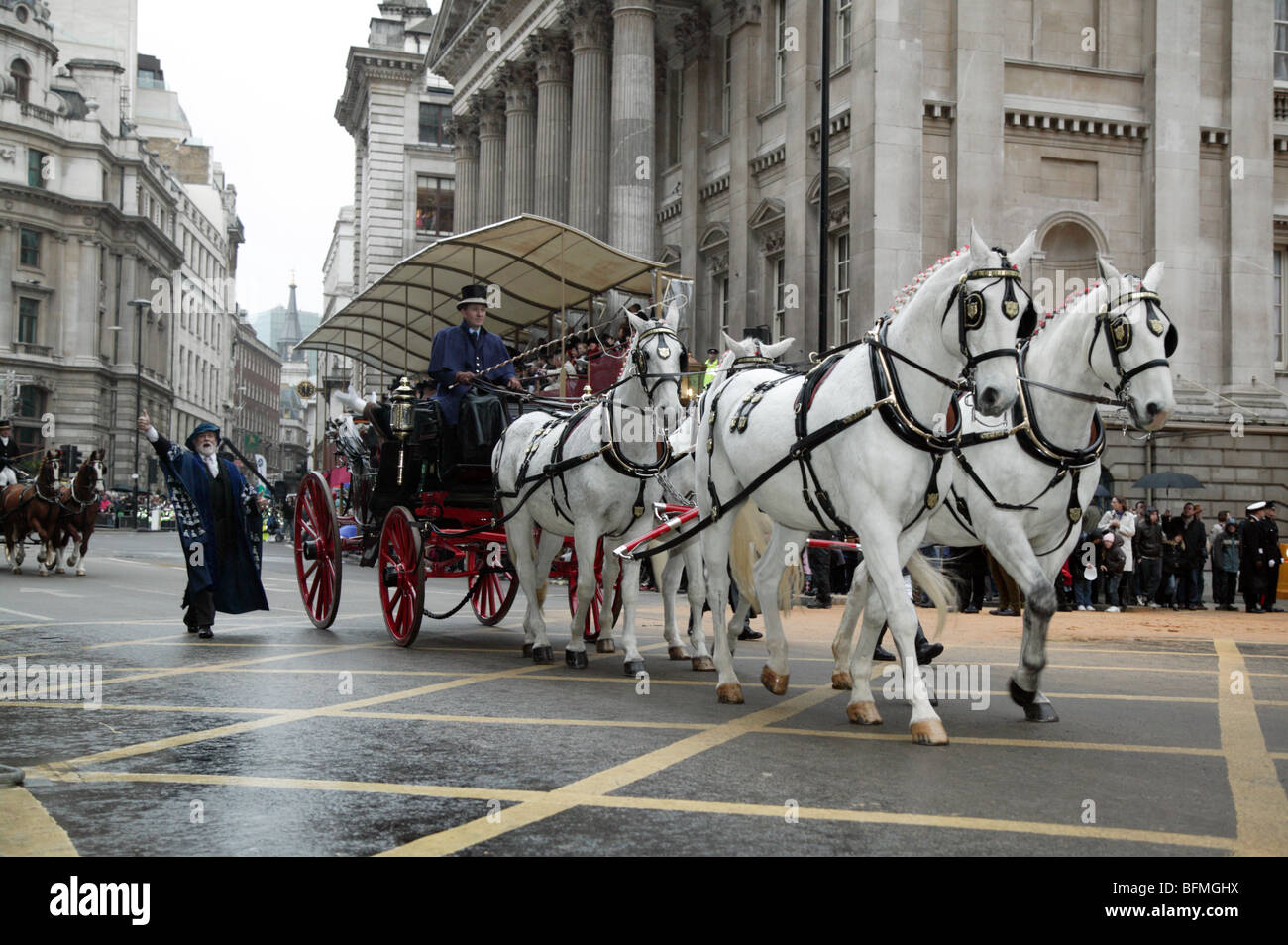 Horse drawn carriage london hi-res stock photography and images - Alamy