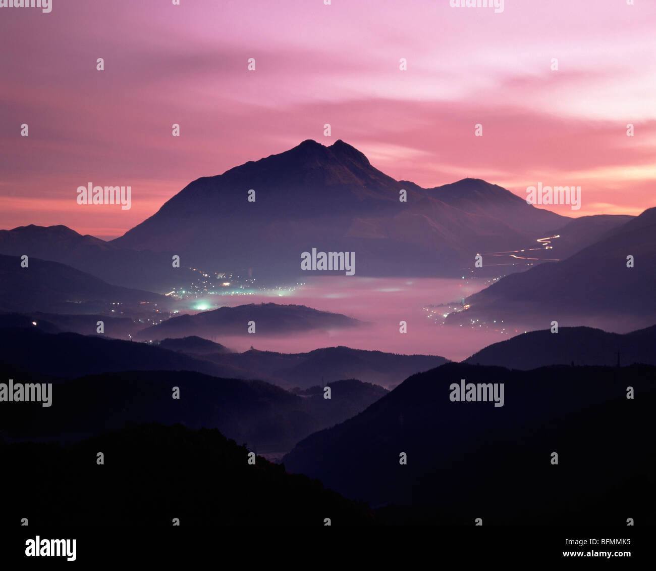 Mist cloud over mountain hi-res stock photography and images - Alamy