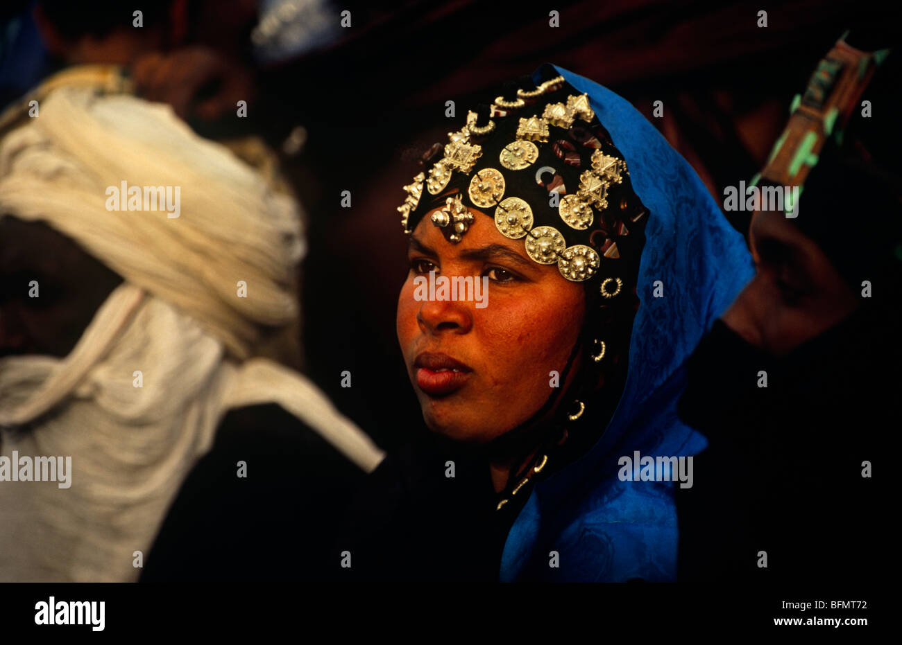 Mali, Mali, Essakane, near Timbuktu or Tombouctou. A Tuareg woman at the annual Festival in the Desert or Festival au Desert Stock Photo