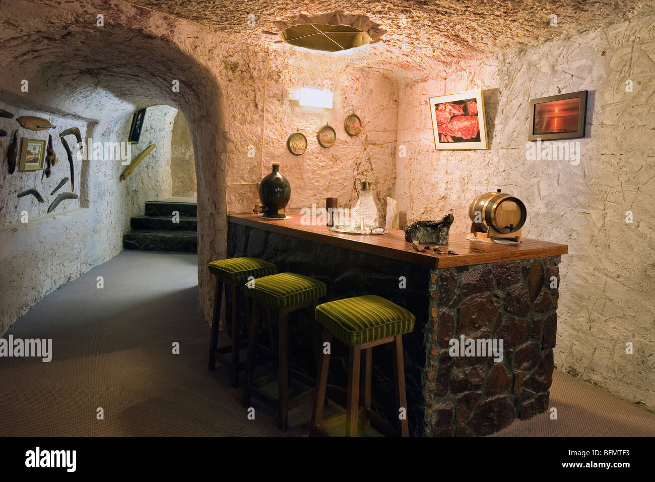 Australia, South Australia, Coober Pedy. Bar in Faye's underground home, built by 3 women in the 1960s using pick and shovel. Stock Photo