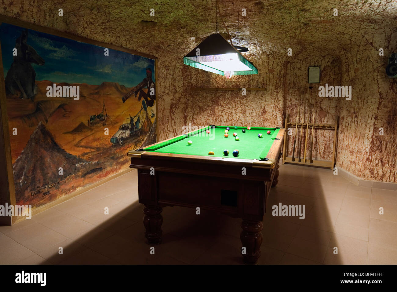 Australia, South Australia, Coober Pedy.   Underground billiards room at Radeka's Downunder Dugout Motel. Stock Photo