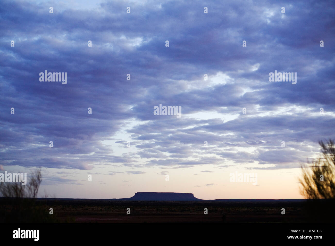 Australia, Northern Territory, Stuart Highway, Mt Conner lookout.  The flat topped peak of Mt Conner at dusk. Stock Photo