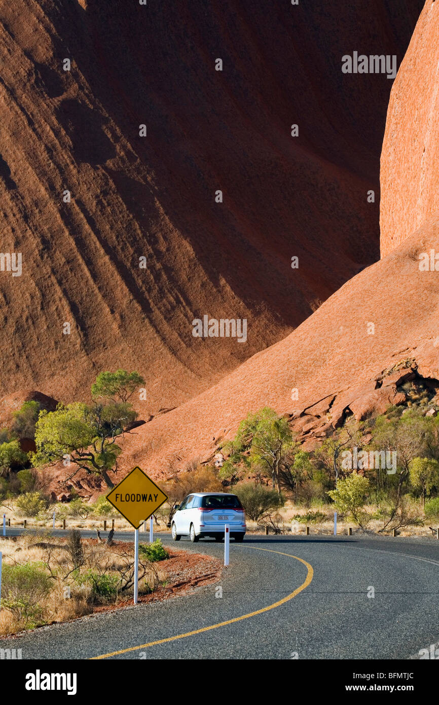 Australia, Northern Territory, Uluru-Kata Tjuta National Park.  Road to Uluru (Ayers Rock). (PR) Stock Photo