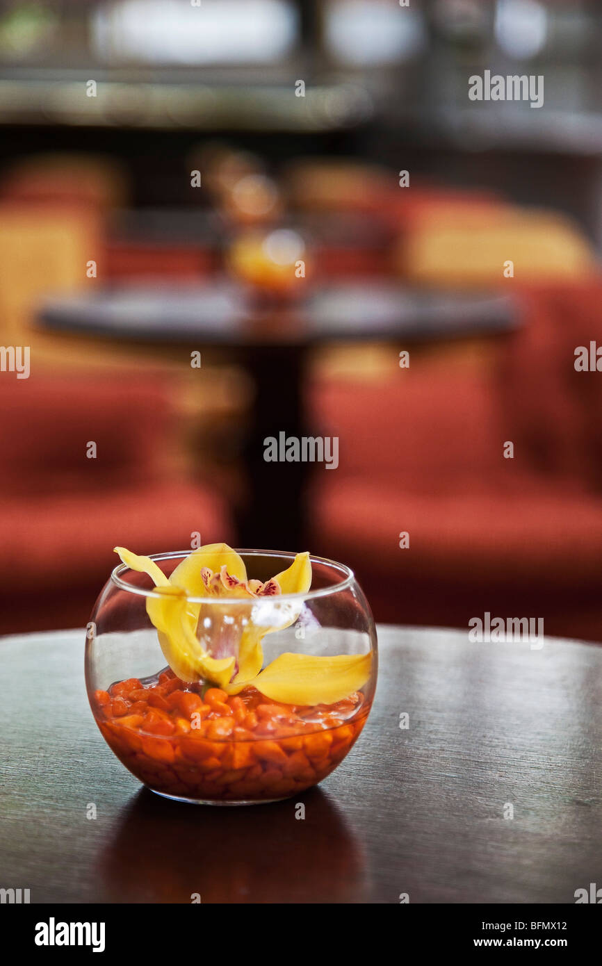 Singapore, Table setting in the bar of Raffles Hotel. Stock Photo