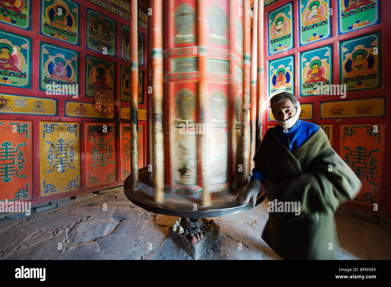Chinese spinning wheel hires stock photography and images Alamy