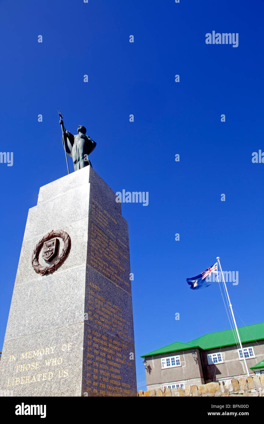 Falkland Islands, Port Stanley. Falkand's 1982 Liberation Memorial outside of Government House. Stock Photo