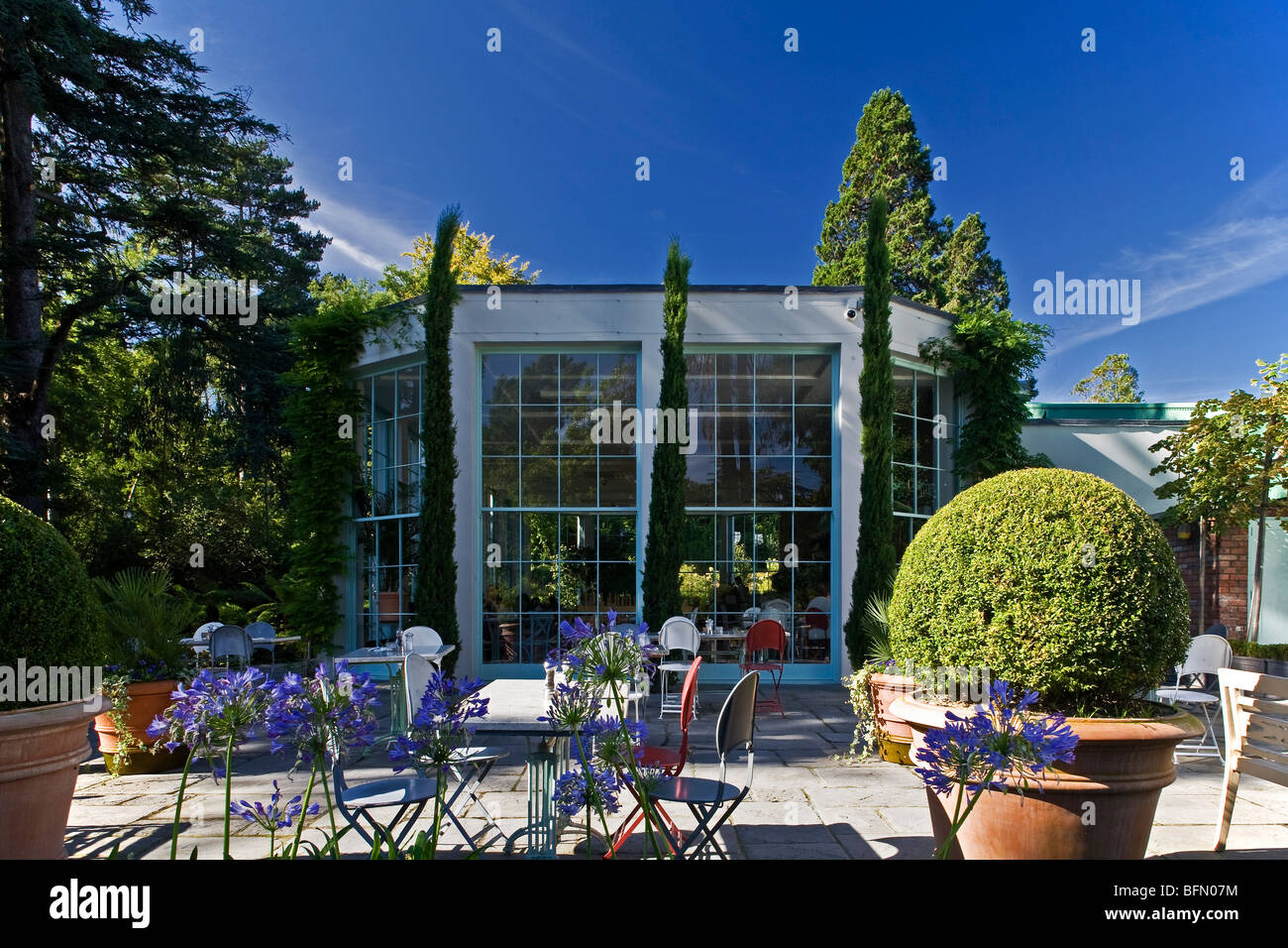 Ireland, Wicklow, Kilmacanogue, Restaurant at the popular tourist