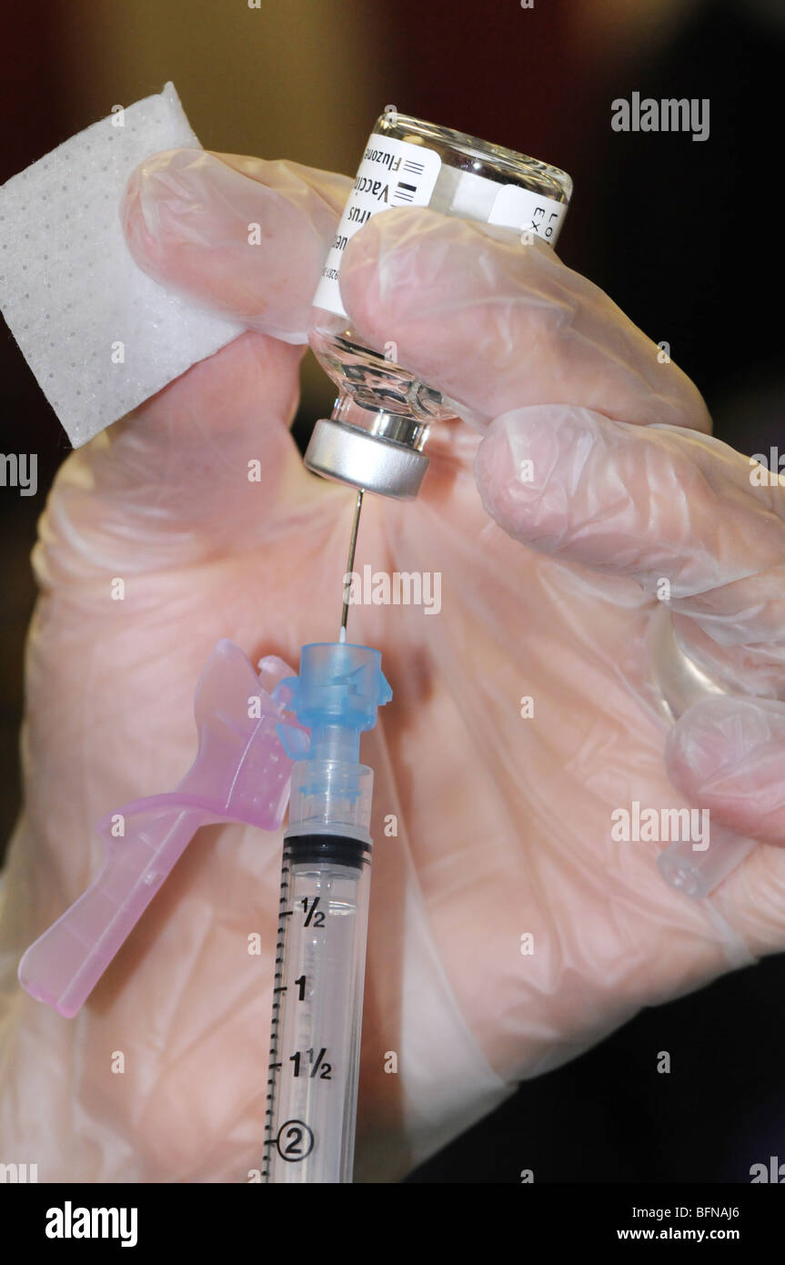 Nurse preparing to give a dose of influenza vaccine Stock Photo