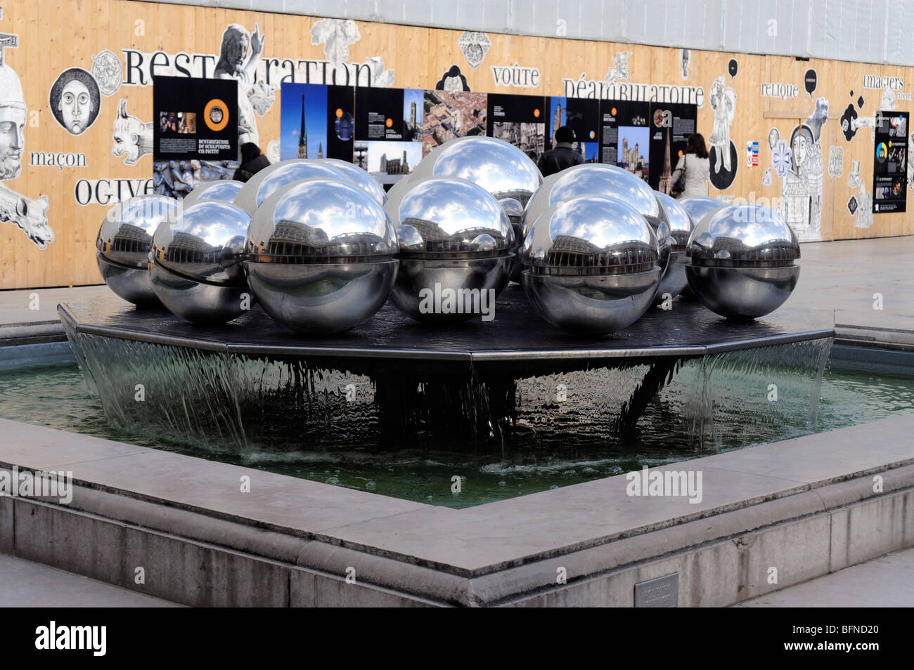 The fountain-sculpture by Pol Bury in the courtyard of the Palais Stock  Photo - Alamy