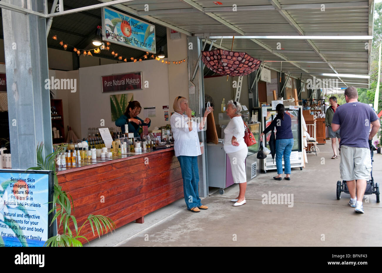 Craft market jewellery hires stock photography and images Alamy
