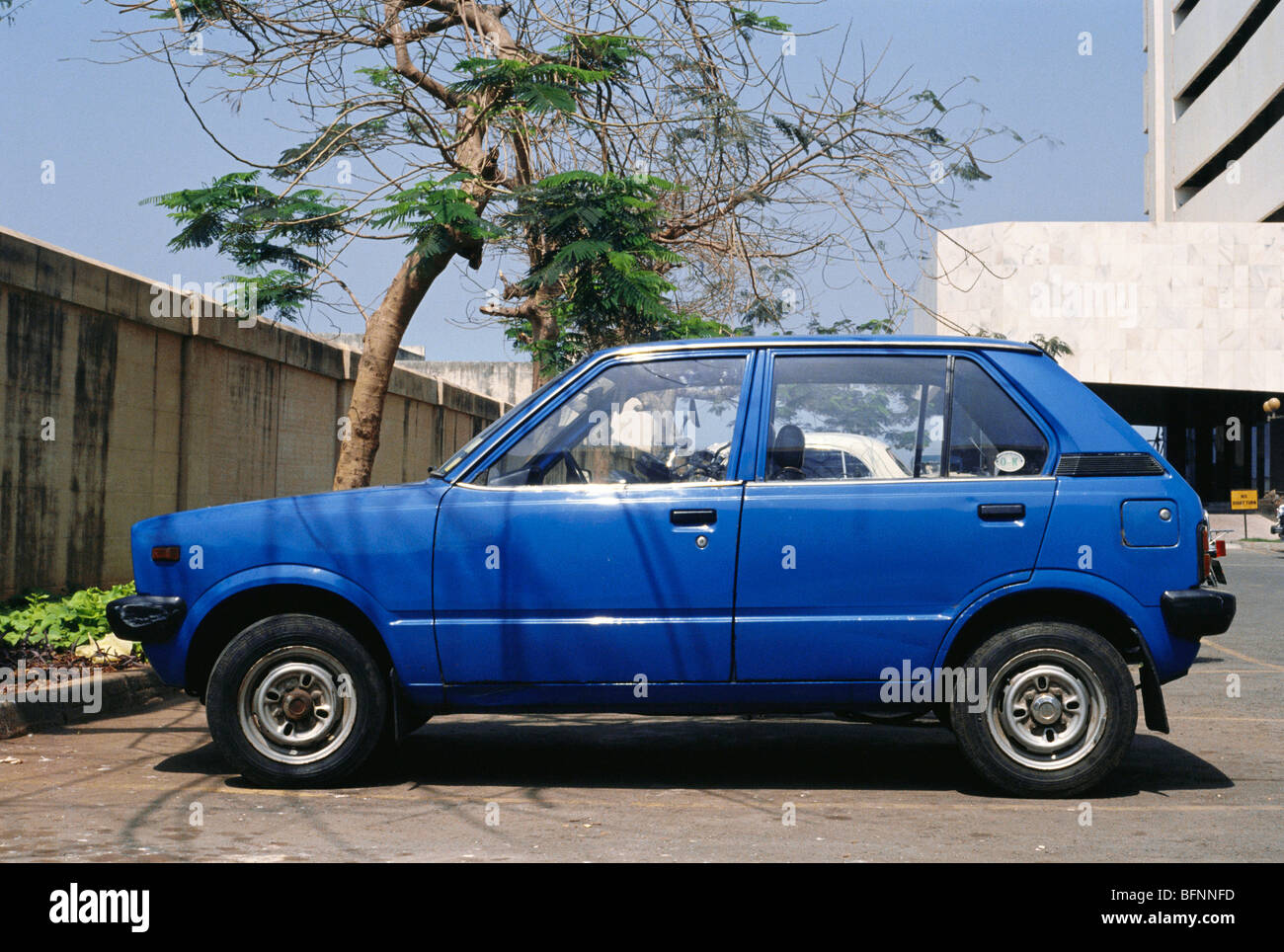 Blue Maruti Suzuki 800 car ; India - mmn 62553 Stock Photo