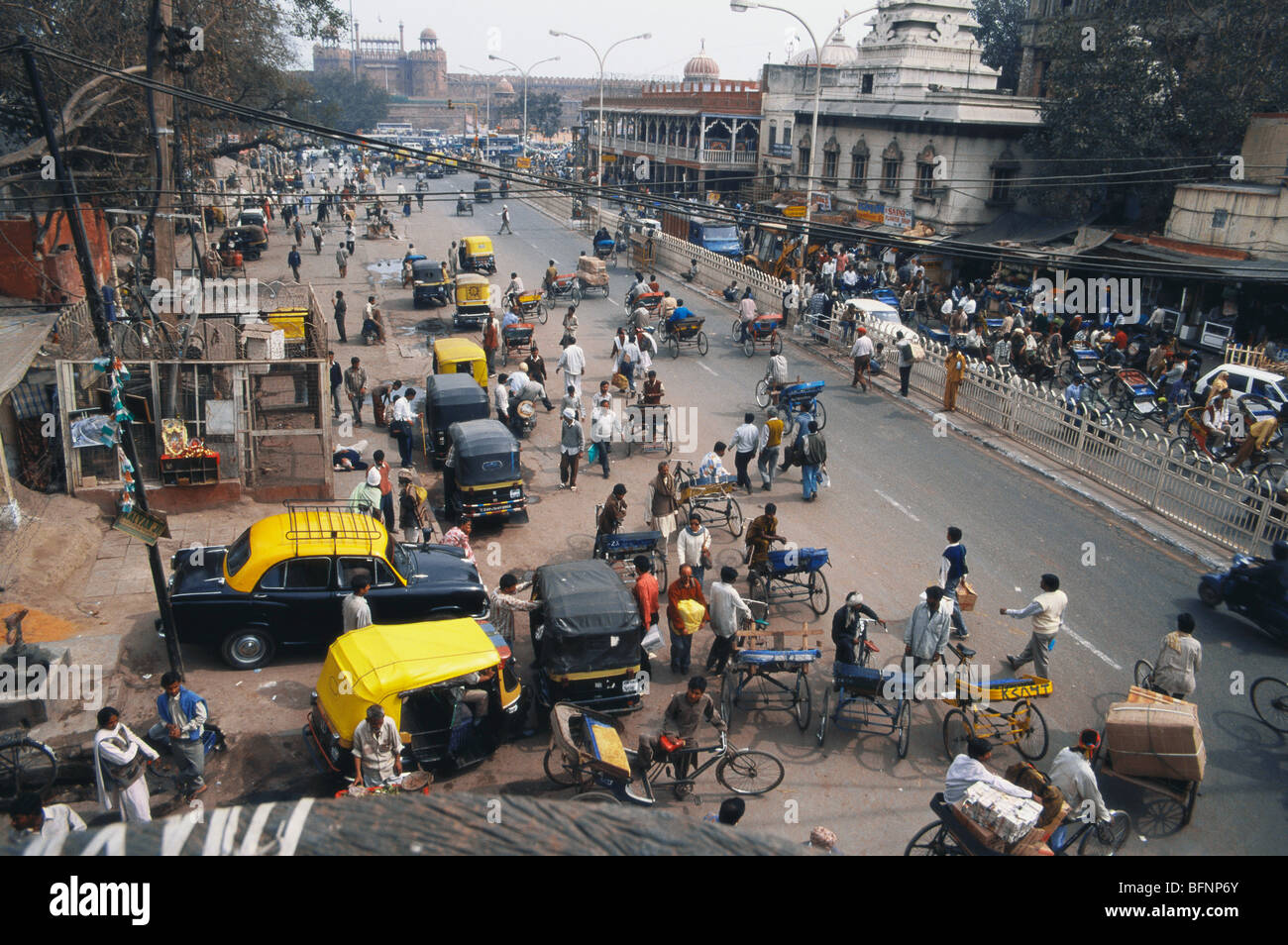 Traffic car taxi auto rickshaw ; Red Fort ; Chandni Chowk ; Delhi