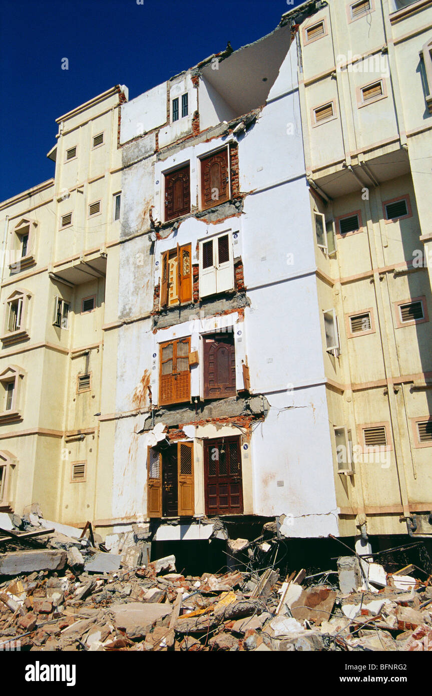 Earthquake damage ; apartment building collapsed ; Ahmedabad ; Gujarat