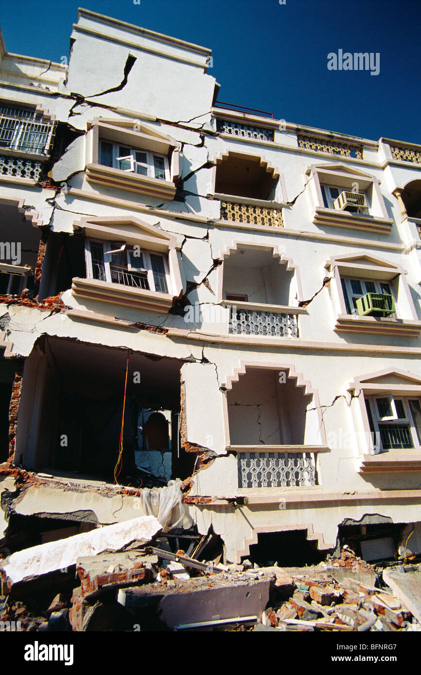 Earthquake damage ; apartment building collapsed ; Ahmedabad ; Gujarat