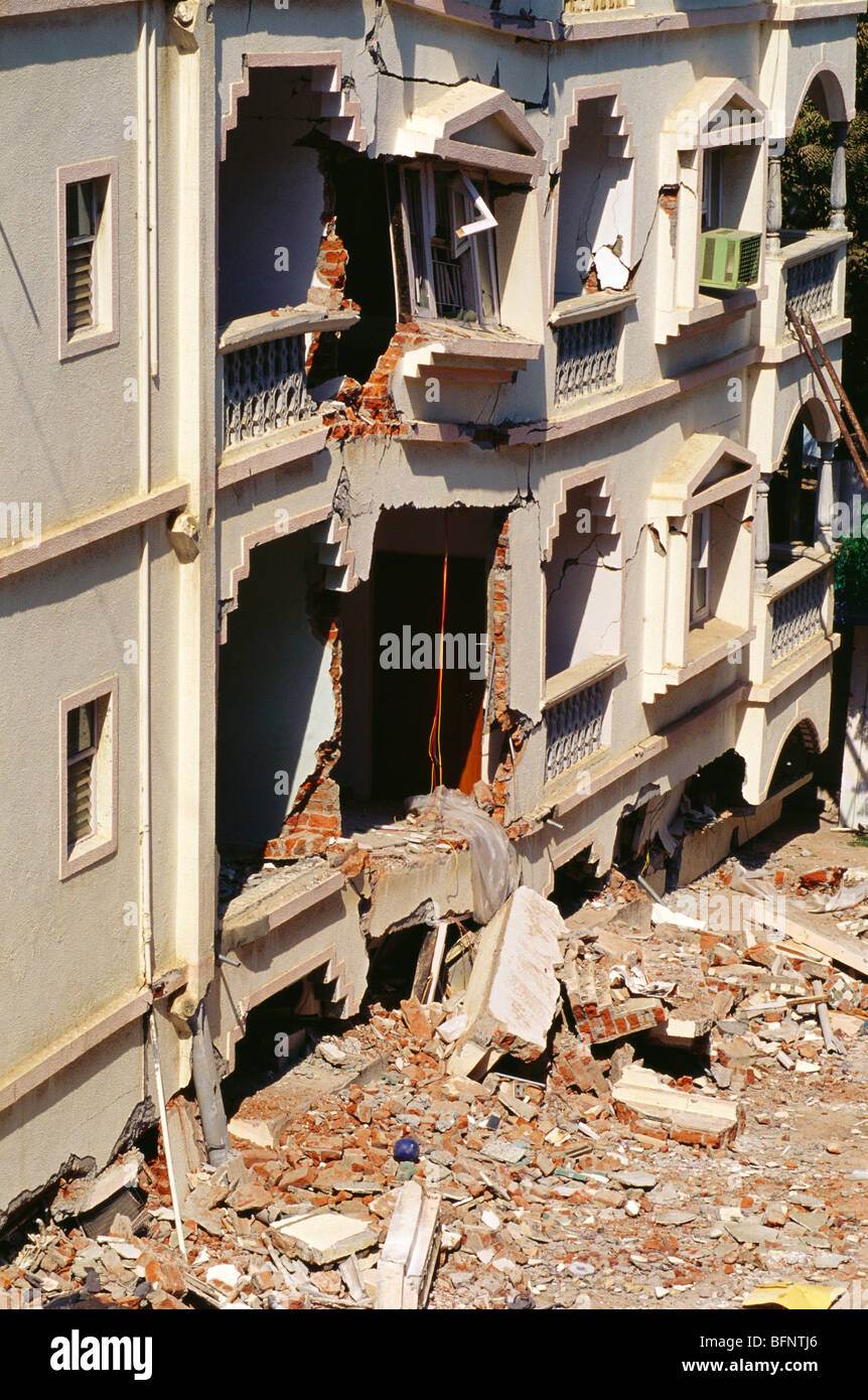 Earthquake house damaged ,  Akshardeep apartment collapsed ; Ahmedabad ; Gujarat ; India - HMA 60734 Stock Photo